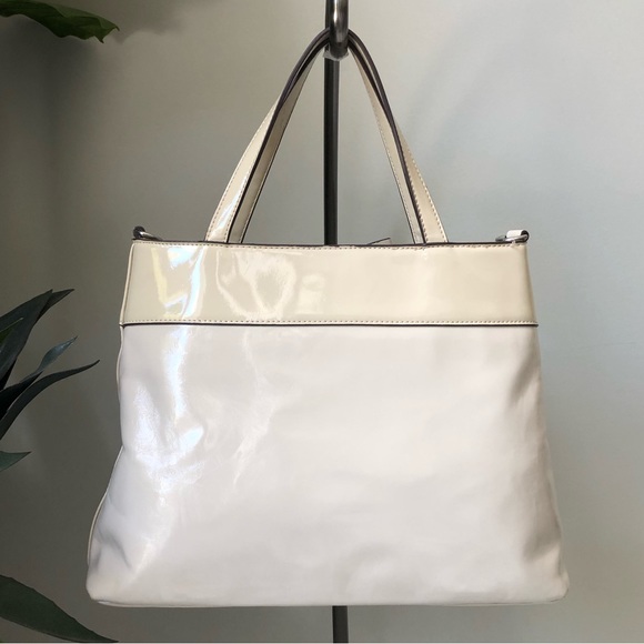 Vintage Mario Valentino Patent Leather Shoulder bag w/bow. Cream leather EUC - Picture 2 of 13